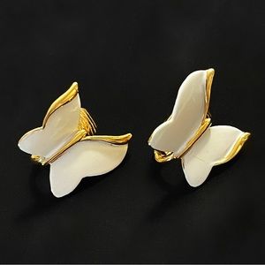 ✨Dainty Vintage Signed Trifari Butterfly Clip On Earrings